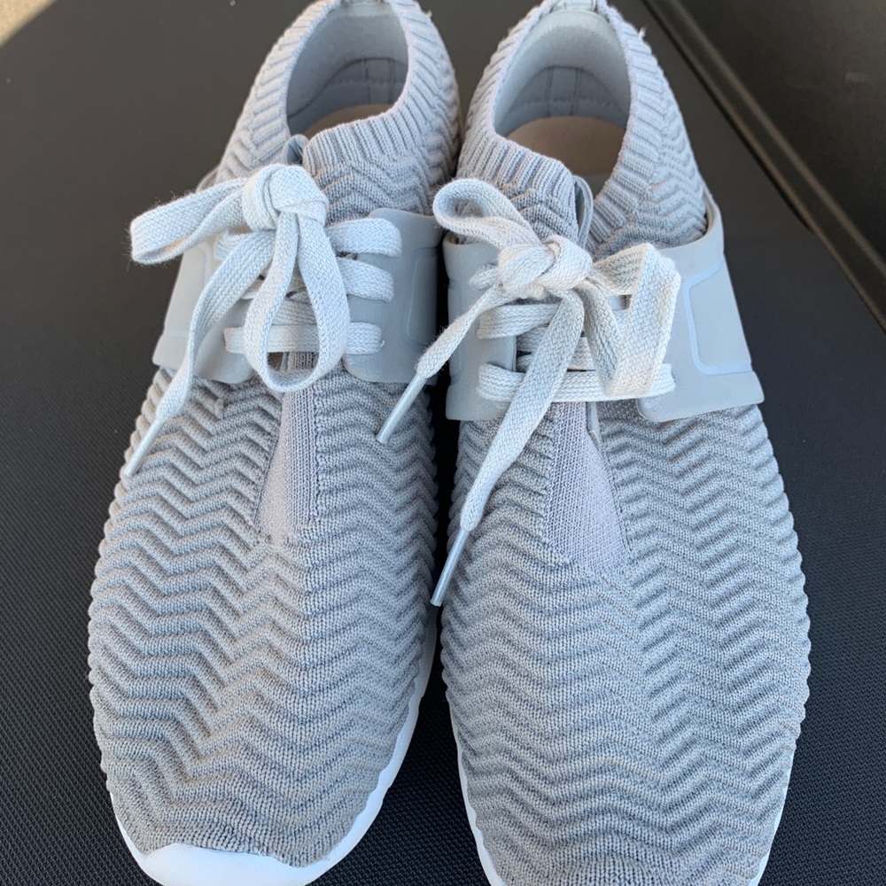 UGG shoes grey size 9 comfy white
